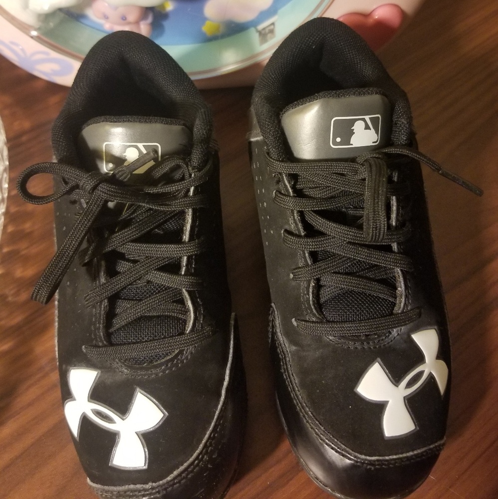 Athletic kids shoes